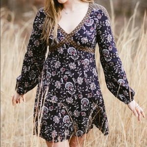 Beautiful Navy Floral Print Dress SZ M